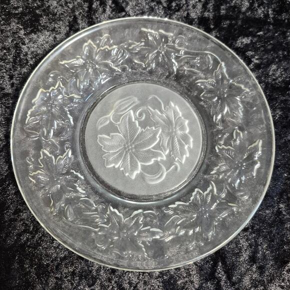 Set of 4 Princess House Fantasia 6-inch Bread Plates Frosted Center - Picture 6 of 6